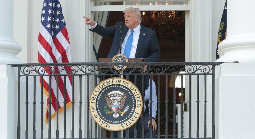 Trump tökösnek nevezte az ukránok Pókháló-hadműveletét, de azért aggódik
