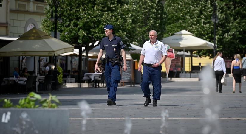 Nyári biztonsági intézkedések: fokozott rendőri jelenlét Eger belvárosában