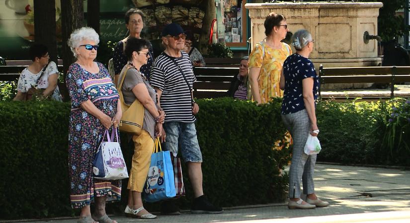 Nehezen viselik a debreceniek a hirtelen jött kánikulát – videóval