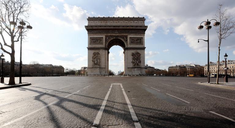 Párizs visszakapja a Champs-Élysées-t