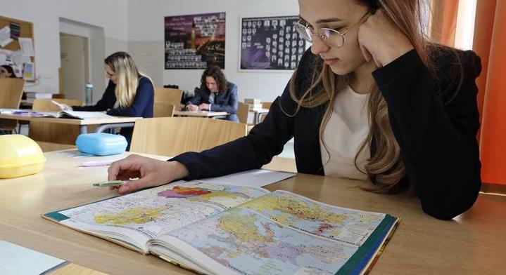 Puskázás ellen találta ki a tanár, a diákok eszement divatot csináltak belőle
