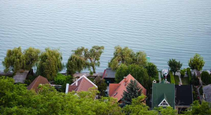 Gigaépítkezés a Balatonnál: felszámolják a hírhedt szellemvárost, kiderült, mi épül a helyén