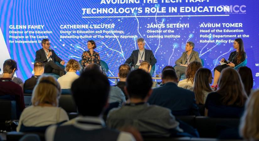 Helyettesítheti a pedagógust a modern informatikai eszközpark? - erre keresték a választ a szakértők