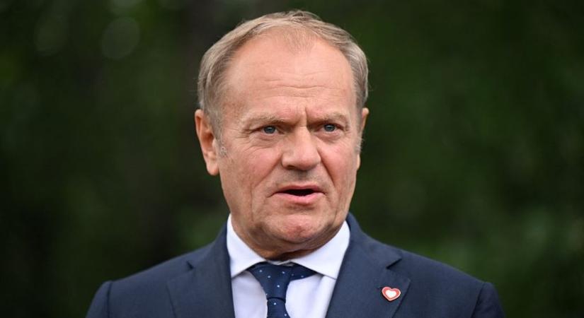 Tusk magyar mintára kénytelen átszabni a lengyel kormányt, az ellenzéki elnök mindent felülír
