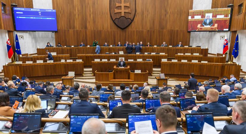 Az oktatásügyi dolgozók fizetésének emeléséről tárgyal a parlament