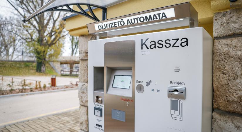 Cserélik a parkolójegy-kiadó automatákat
