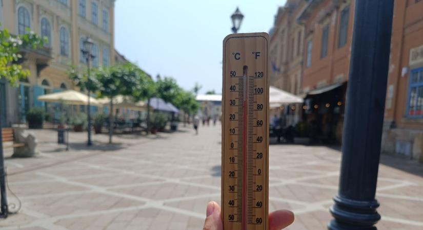 47 Celsius fokos hinta, 52 Celsius fokos homokozó - fotókon a durva számok