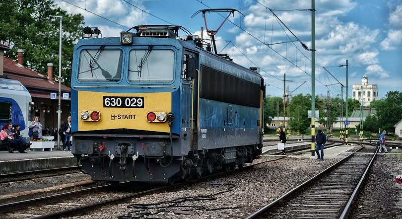 Betelt a pohár, gyorsításról döntött a MÁV-vezér