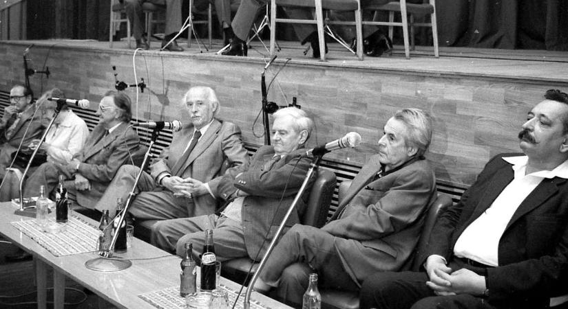 Zsúfolásig megtelt a terem a pécsi legendák találkozóján (GALÉRIA)