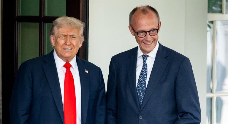 Donald Trump különleges ajándékot kapott a német kancellártól