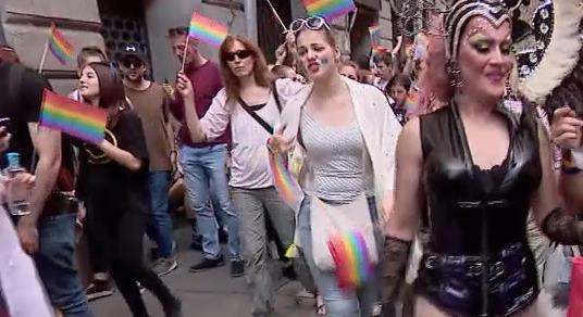 A pride felvonulásnak meg kell felelnie a gyermekvédelmi törvénynek  videó