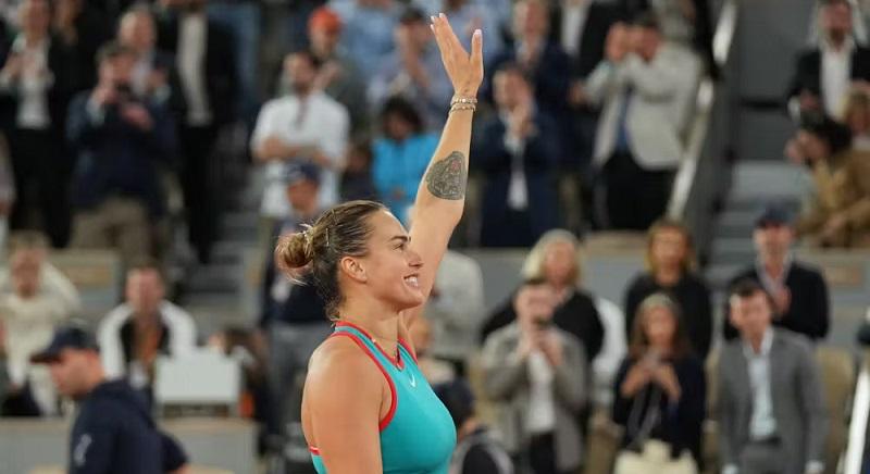 Roland Garros: Szabalenka kiejtette a címvédőt, amerikai ellenféllel döntőzik