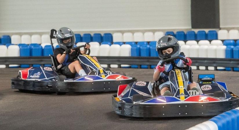 Közönségszórakoztató vezetést mutattak be a diákok az SHS Gokart Kupán – videóval