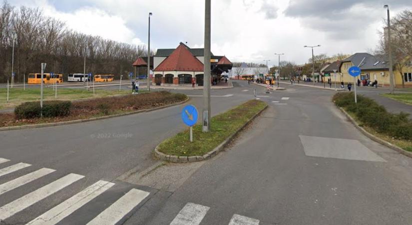 Brutális rablás a buszpályaudvar előtt Tiszaújvárosban – ütötték, rúgták, majd elvitték mindenét!