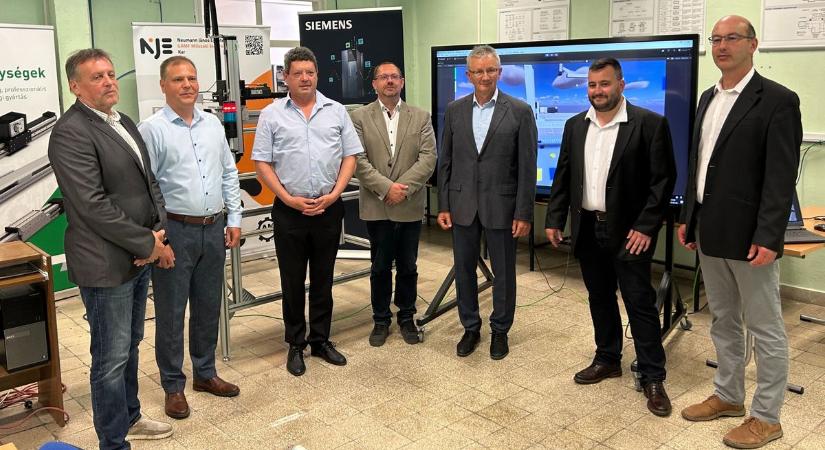 Nagy cégekkel közösen csúcsra járatja a technológiai innovációt a kecskeméti egyetem – videóval