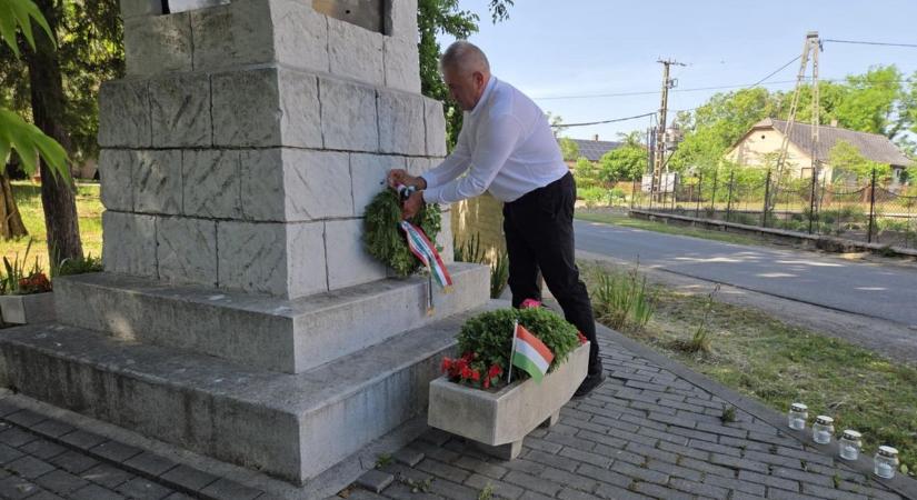 Csendben és méltósággal emlékeztek a Nemzeti Összetartozás Napján