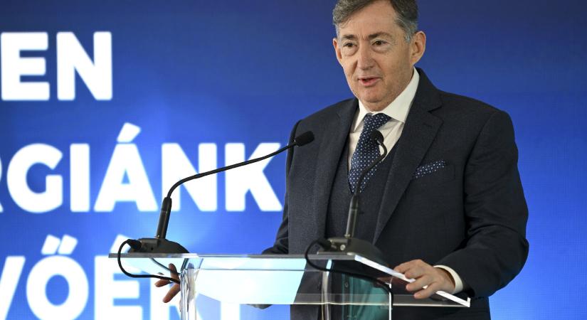 Élő adásba invitálja Magyar Péter Mészáros Lőrincet