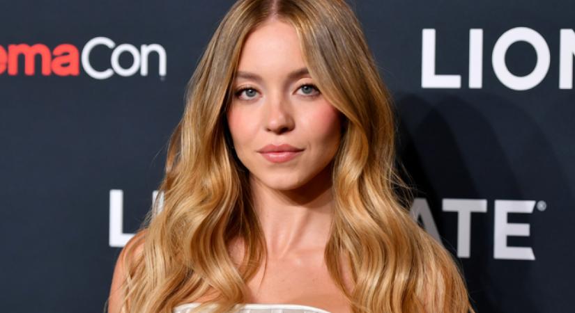 Mindenki Sydney Sweeney-t bámulta a vörös szőnyegen