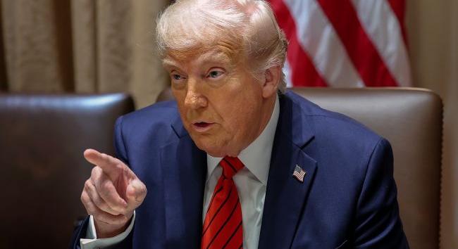 Trump kijelentette, hogy Ukrajna mellett áll, elsősorban az ásványkincsek miatt