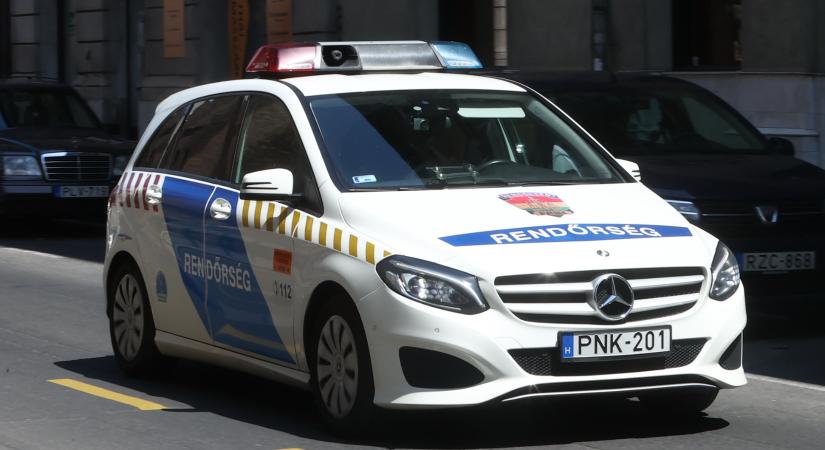 Órákra magára hagytak egy 6 éves gyermeket a 36 fokos játszótéren: a bevásárlás és a fodrász fontosabb volt