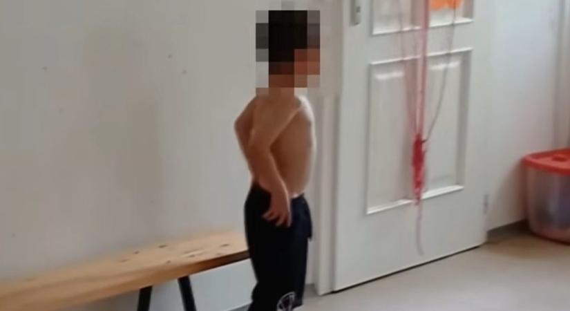 Felügyelet nélkül hagytak egy síró kisfiút a kemenesmihályfai óvodában, miután nem sikerült átöltöztetni