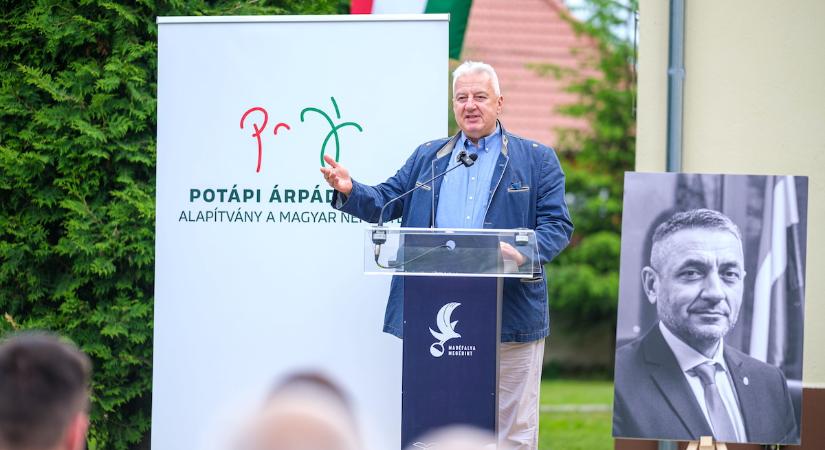 Potápi Árpád János magyarsága nem járulékos elem volt, hanem a lényegadó karaktere