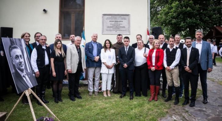 Semjén Zsolt: Lényegadó karaktere volt a magyarsága - Emléktáblát avattak Potápi Árpád tiszteletére Csíksomlyón