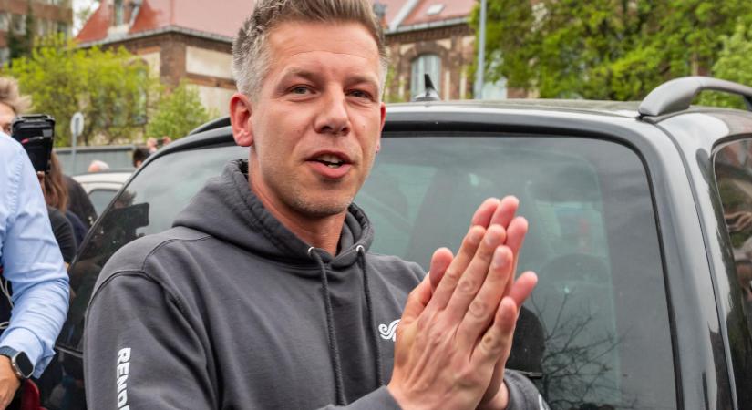 Magyar Péter nagyon várja, mikor folytathat élő adásban eszmecserét Mészáros Lőrinc mesés gazdagodásáról