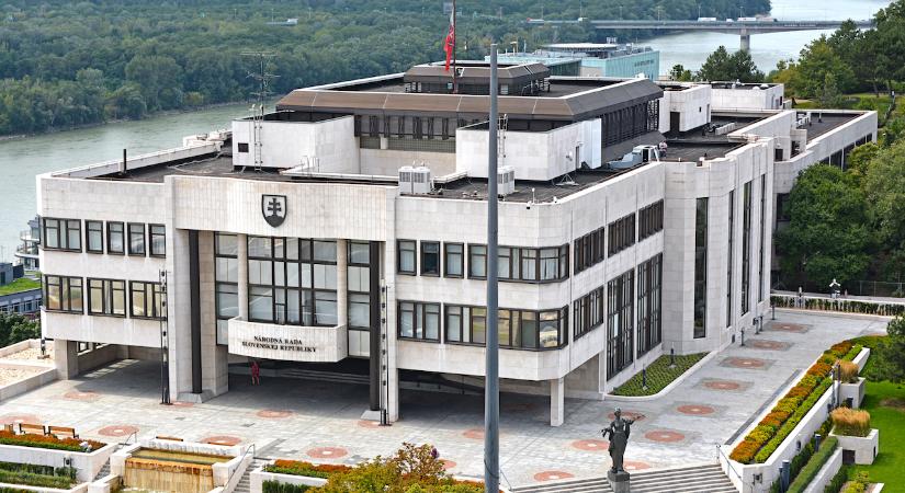 A szlovák parlament megtiltotta a kormánynak az oroszellenes szankciók támogatását