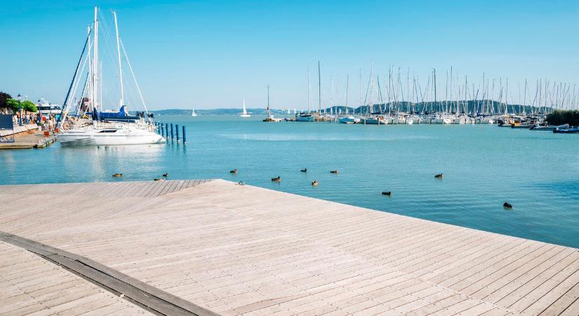 A Balaton tetején úszott valami rendkívüli, mindenki dermedten nézte