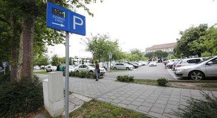 Hétfőn ingyenesen parkolhatunk a városban