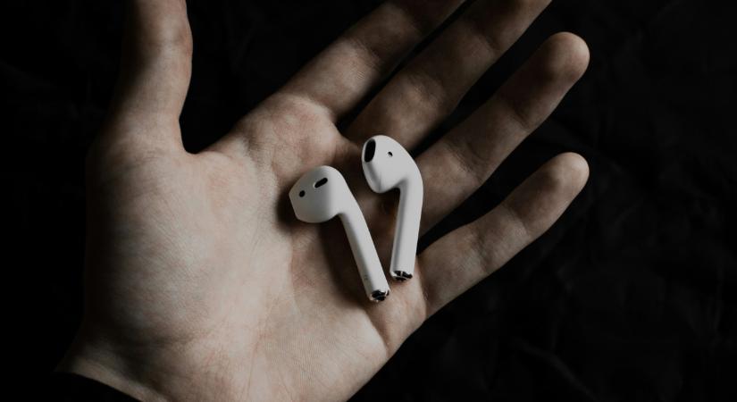 Alapos ráncfelvarrást kaphatnak az Apple fülhallgatói