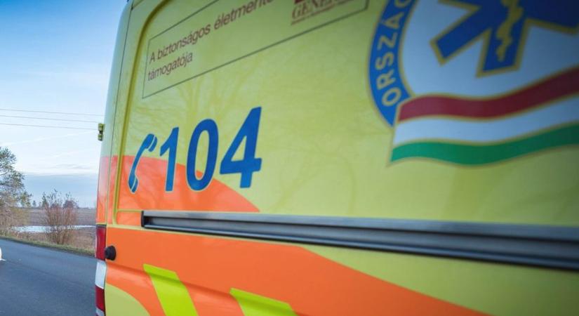 Karambol Sárospatakon: mentő is érkezett a motorbaleset helyszínére