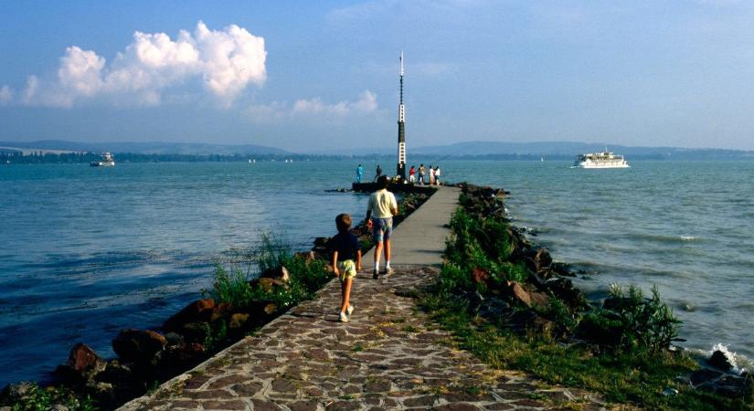 Valami furcsa dolog történt a Balaton partján, az emberek csak némán bámulták a jelenetet