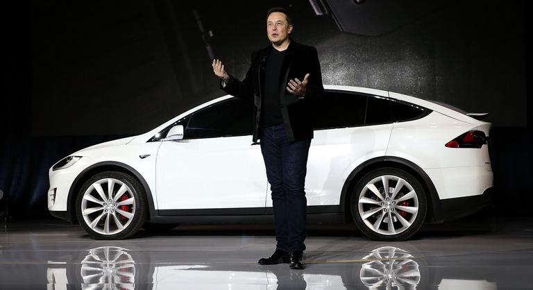 Elon Musk hatalmasat bukott, ő lehet a Trumppal szembeni csörte vesztese