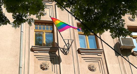Karácsony Gergely kiteszi a Pride-zászlót a budapesti városházára