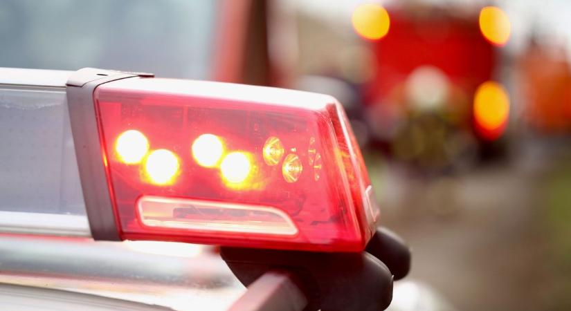 Nyerges vontató és autó ütközött az M85-ösön