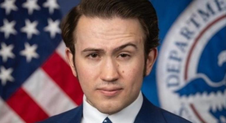 Donald Trump egy 22 éves korábbi kertészt nevezett ki a belbiztonság egyik szervének élére