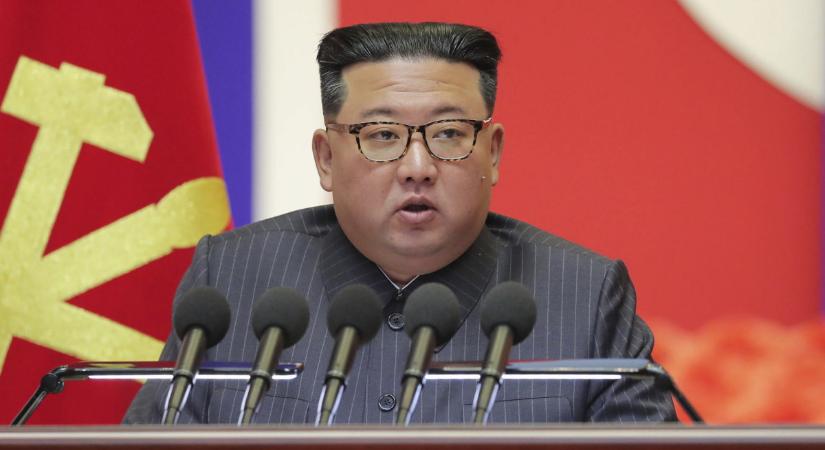 Két hét kellett Észak-Koreának, hogy visszaborítson egy hajót