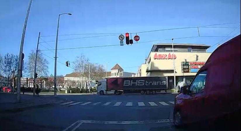 Hány életnek kell még odavesznie Pécsen? Újabb megdöbbentő húzás az utakon (VIDEÓ)