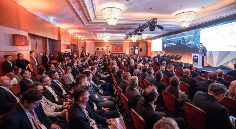 Dübörögnek a Portfolio konferenciák: iparági networking és szakmai információdömping egy helyen már 21. éve!