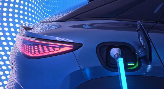 Európába jönnek a BYD szupertöltői: 5 perc alatt 400 kilométer hatótávot adnak