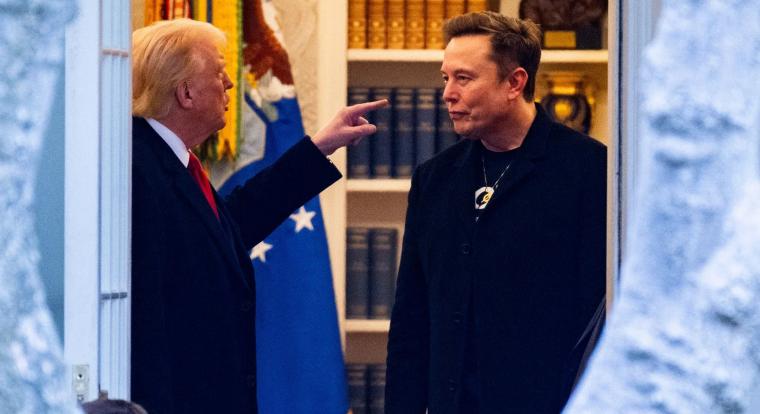 Trump és Musk cicaharca után történelmi zuhanásban a Tesla