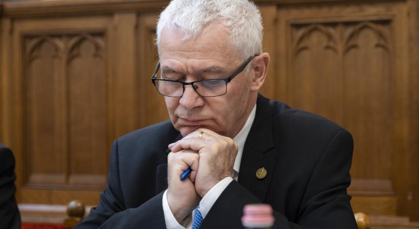 Nehéz szívvel távozik Polt Péter legfőbb ügyész a posztjáról