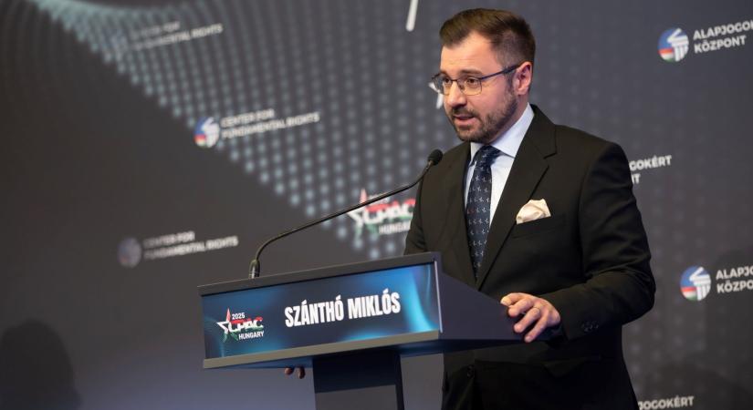 Titokzoknit is rendelt az Alapjogokért Központ Balásy Gyula cégétől