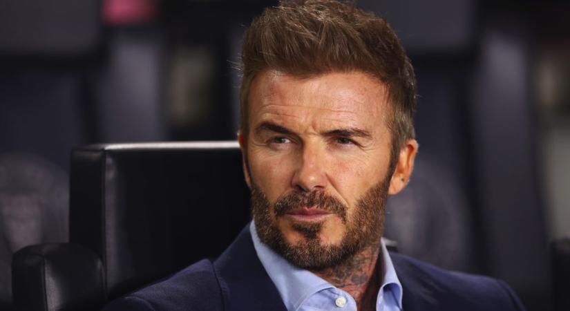 David Beckham lovagi címet kap III. Károlytól