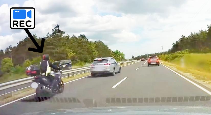 Őrült motorost kaptak rajta a rendőrök a 8-as főúton