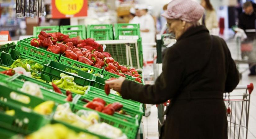 Megszabta a kormány a nyugdíjasok 30 ezres utalványának használati feltételeit
