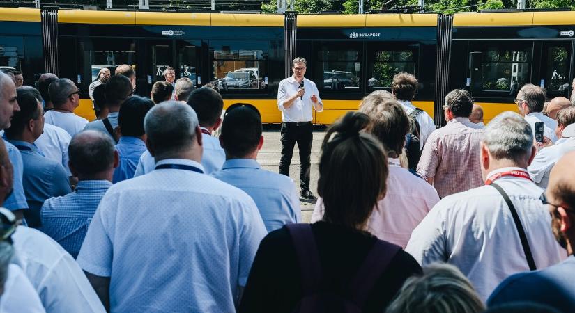 Tíz percre leállt a tömegközlekedés Budapesten, Karácsony így tiltakozott a kormány praktikái ellen