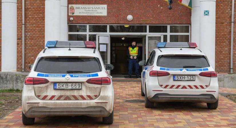 Bombariadó három tiszaújvárosi iskolában, a rendőrség vizsgálja az épületeket